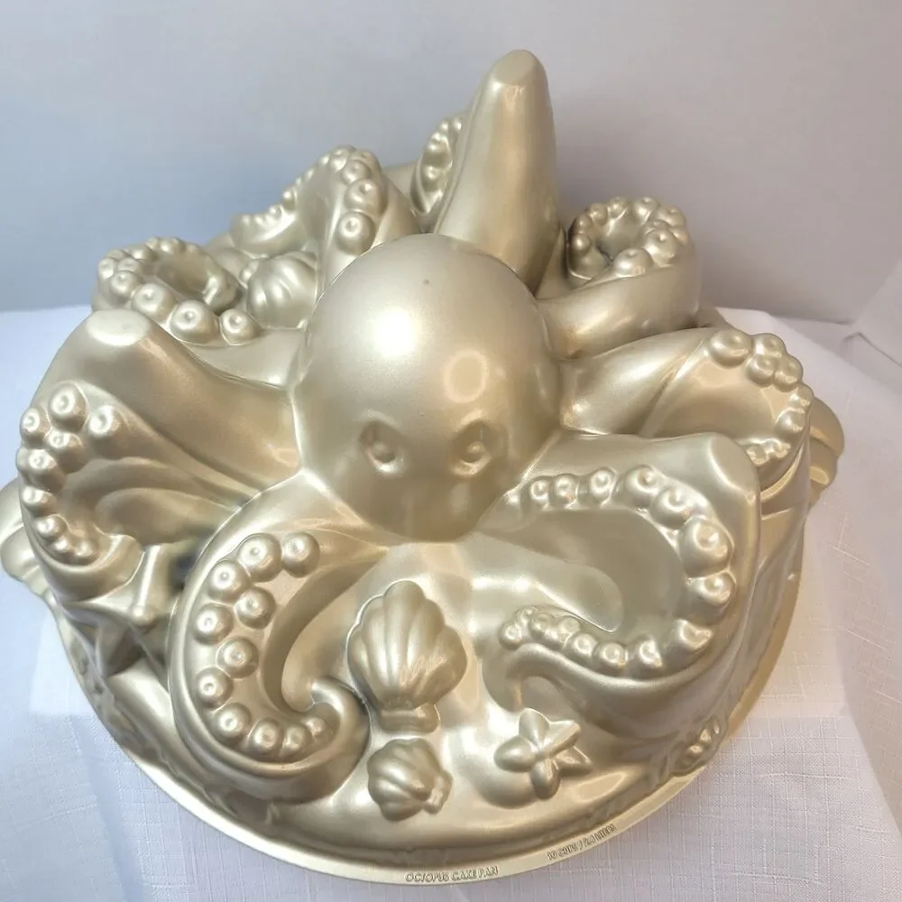 Nordic Ware USA Octopus Beach 10 Cup Cast Aluminum Ocean Baking Cake Pan Bundt